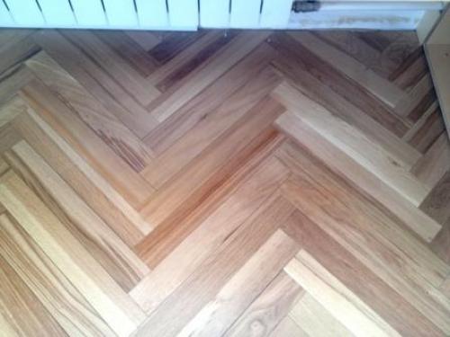 Паркет потемнел от воды. Почему появились темные пятна на паркетной доске и в чем причина?