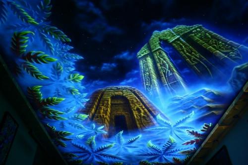 Люминесцентные рисунки на стенах. Великолепные картинки, светящиеся в ультрафиолете