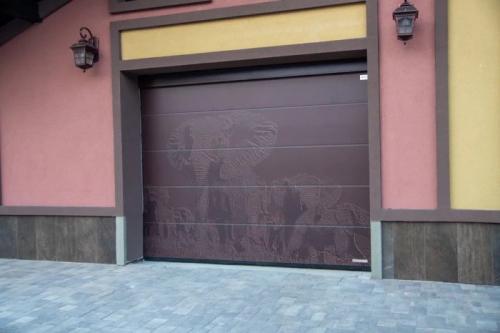 Как выбрать дизайн секционных гаражных ворот: советы и рекомендации 01