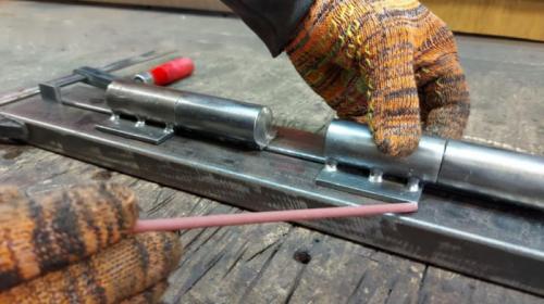 Как правильно установить петли и замок на самодельные гаражные ворота. Установка петель