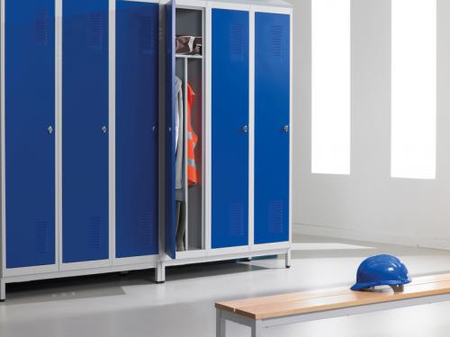 Особенности шкафчиков в раздевалку. Преимущества и недостатки