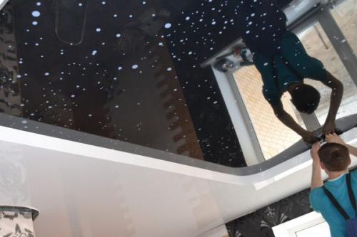 Когда нельзя делать натяжной потолок. В каких квартирах лучше не ставить натяжные потолки