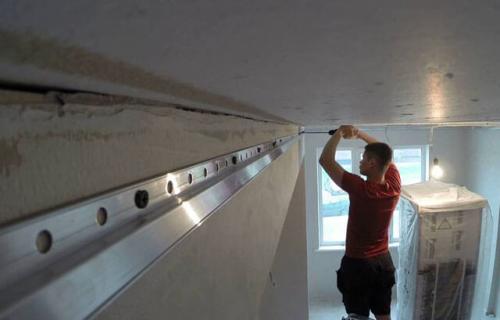 Можно ли к гипсокартону крепить натяжной потолок. Подготовленная стена с использованием закладных 10 Можно ли к гипсокартону крепить натяжной потолок. Подготовленная стена с использованием закладных 10