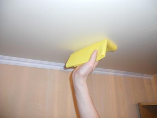 Много ли пыли при установке натяжного потолка. Какие потолки пылят очень сильно