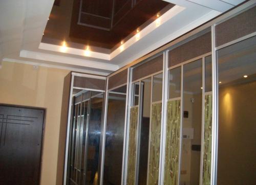 Шкаф-купе после натяжного потолка. Как установить шкаф-купе под натяжной потолок