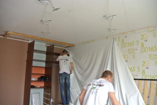 Шкаф-купе после натяжного потолка. Как установить шкаф-купе под натяжной потолок