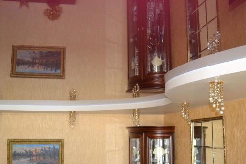 Двухуровневый натяжной потолок высота. Обзор 4 популярных видов двухуровневого натяжного потолка в зале