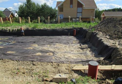 Подготовка подушки под монолитную фундаментную плиту. Устройство и подготовка котлована 01 Подготовка подушки под монолитную фундаментную плиту. Устройство и подготовка котлована 01