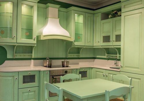 Дизайн кухни в бело зеленых тонах. Какой стиль подойдет для бело-зеленого дизайна кухни?