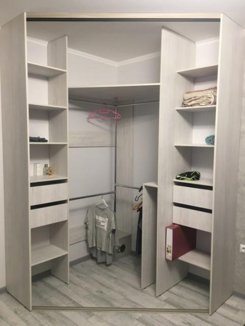 Маленькая гардеробная 2 кв м. Дизайн гардеробной комнаты 2 кв. м с реальными фото-идеями