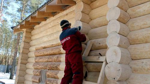 Заделка трещин в доме из бруса. 3 эффективных способа заделки трещин в брусе и как избежать их появления